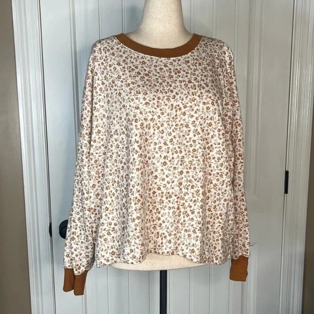 Women white and orange sportswear
